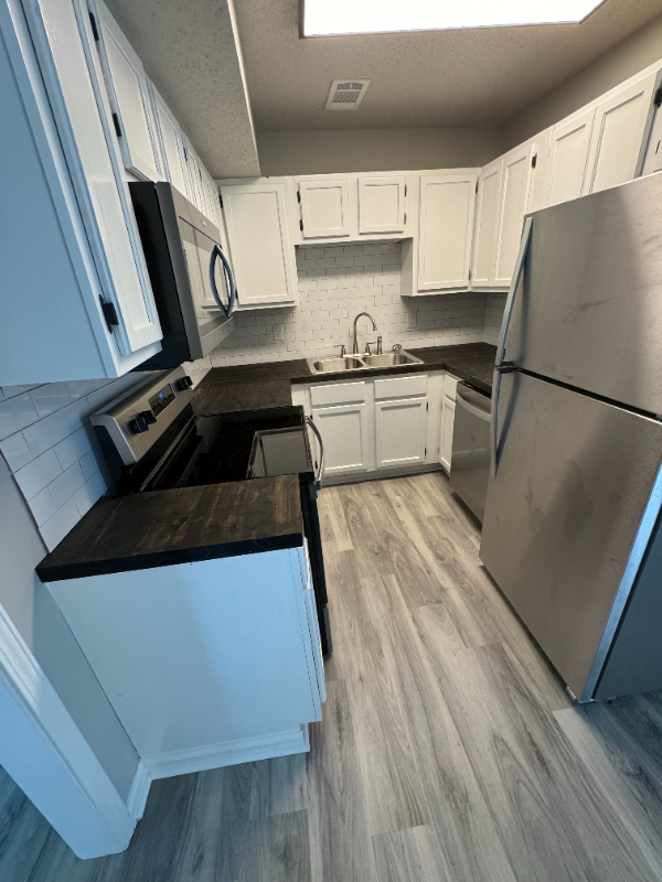 107A Penny Ln - Photo 3 of 12