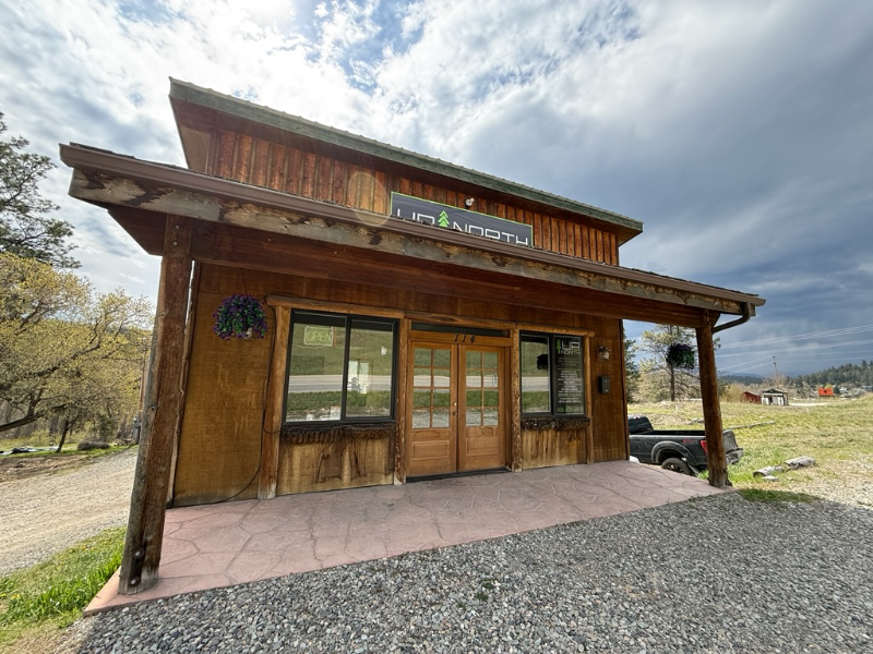 114 Riverside Dr - Photo 2 of 9