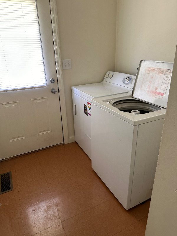 313 E 1st St - Photo 3 of 7