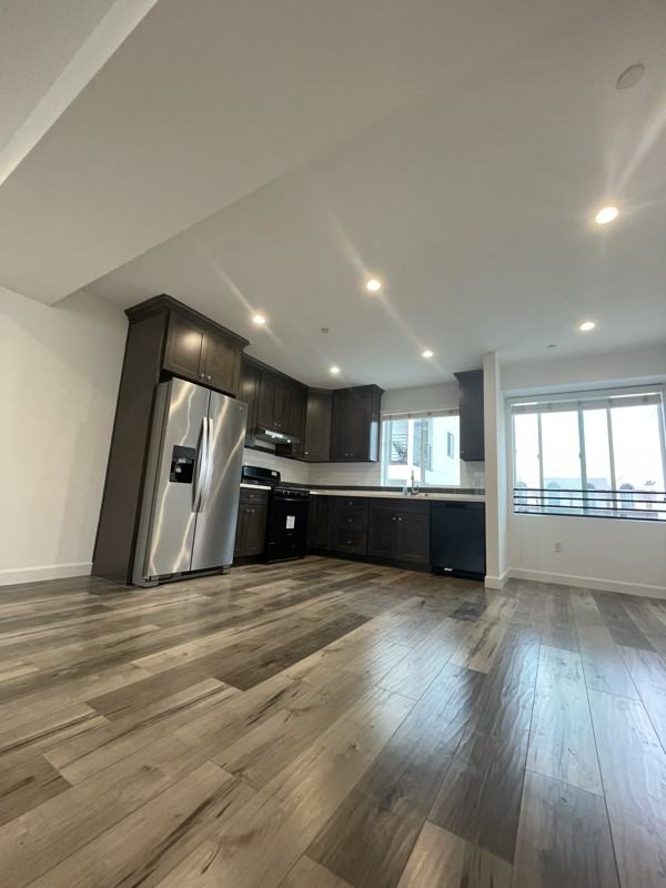 14211 Gilmore St - Photo 4 of 18