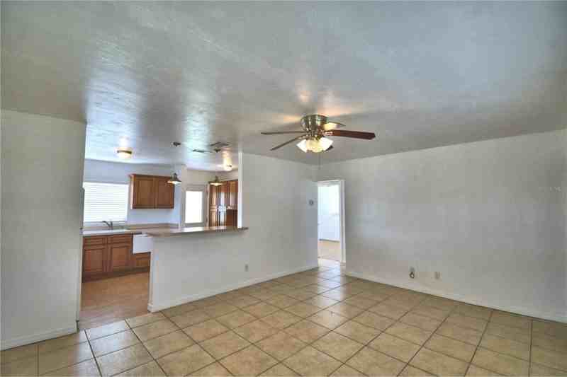 309 Thomas Ave - Photo 2 of 8