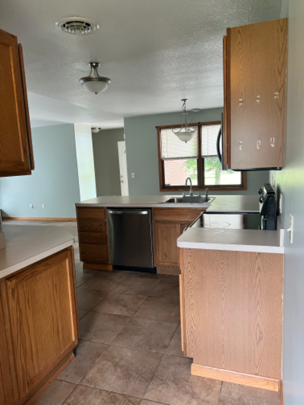 262 Meadowbrook Ave #1 - Photo 2 of 13