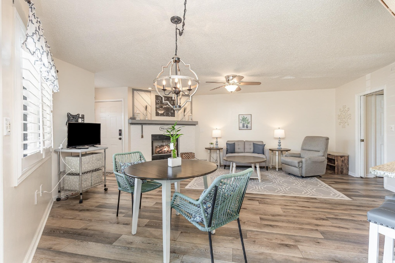 4242 Pinehurst Cir - Photo 3 of 12