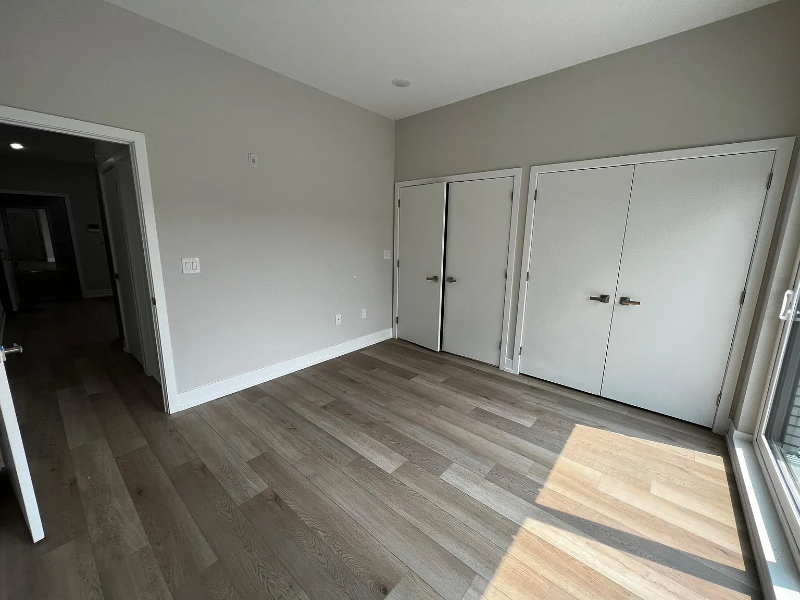 719 N 35th St #101 - Photo 4 of 17