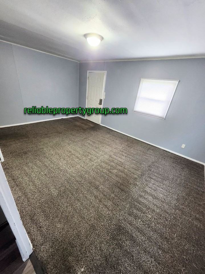 4721 Warsaw St - Photo 2 of 9