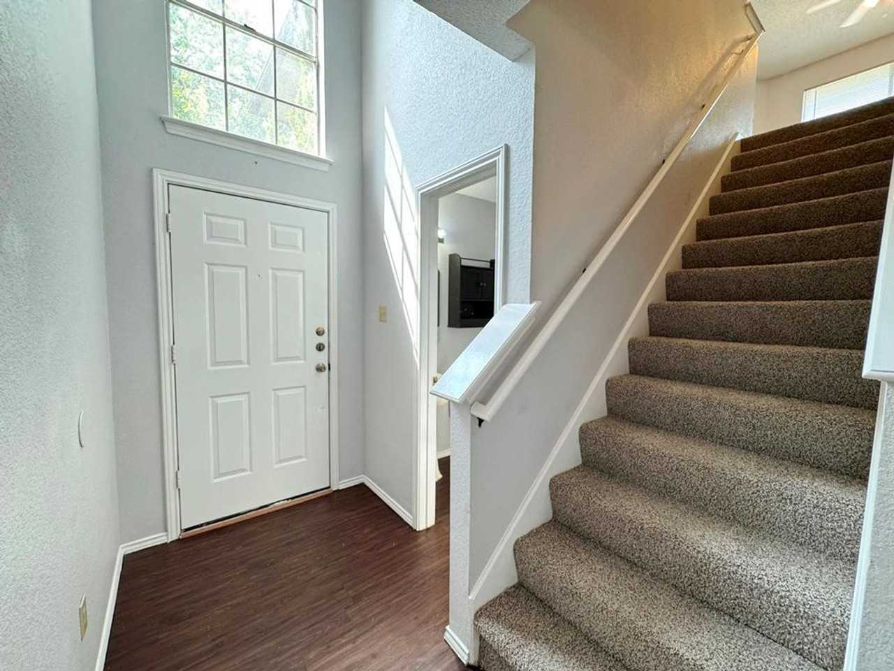 14009 Maricella Ln - Photo 4 of 34