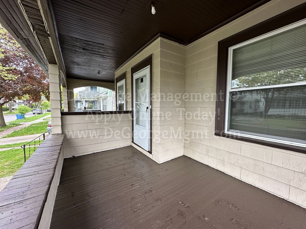 12 Electric Ave - Photo 3 of 33