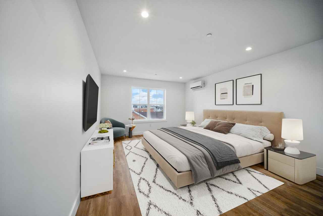 1 CARNATION - Photo 2 of 7