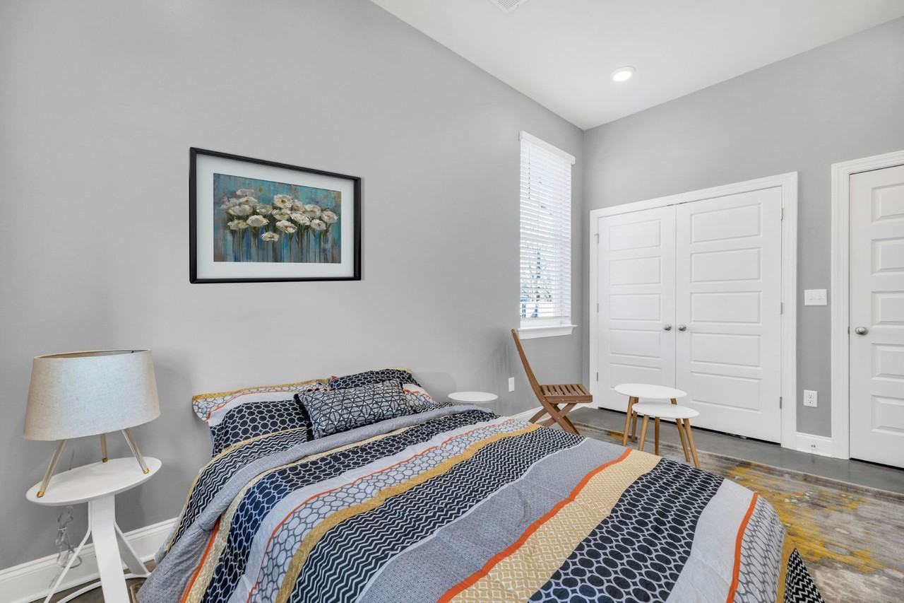 Bailey Row - 2105 - Photo 4 of 10