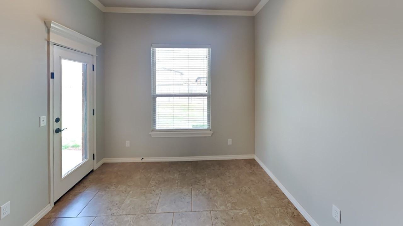 10009 Nw 141st St - Photo 7 of 21