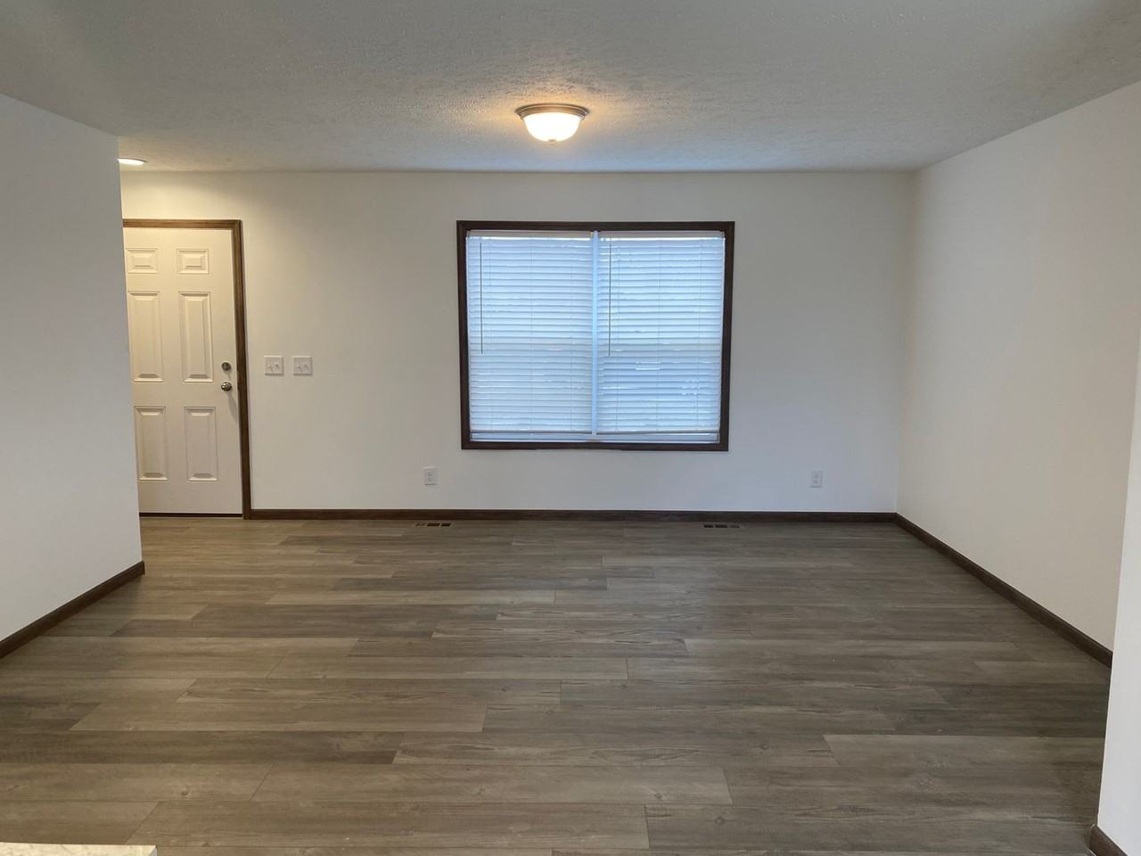 306 S Elm St - Photo 2 of 15