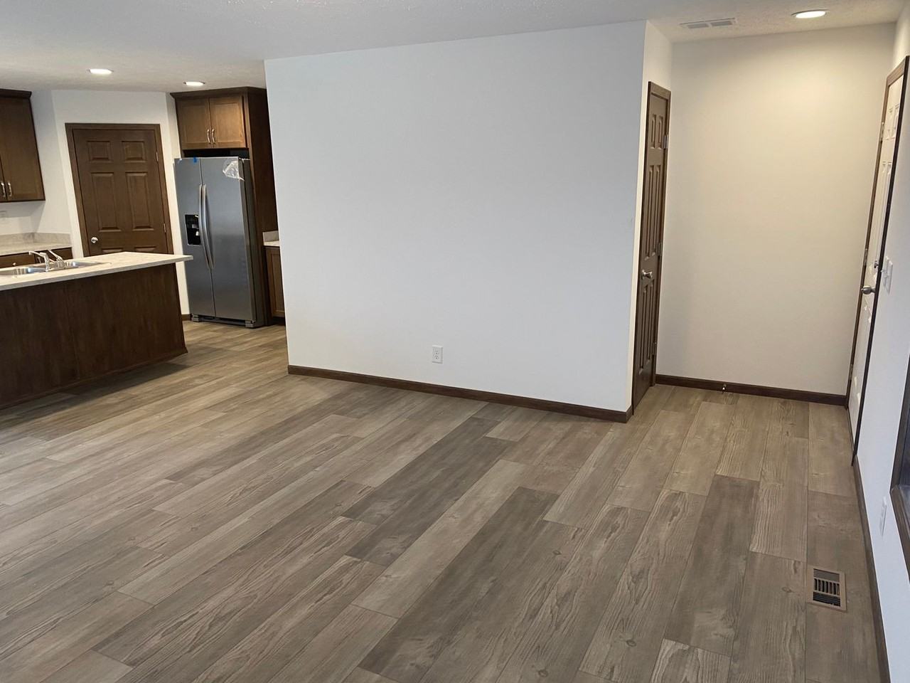 306 S Elm St - Photo 3 of 15