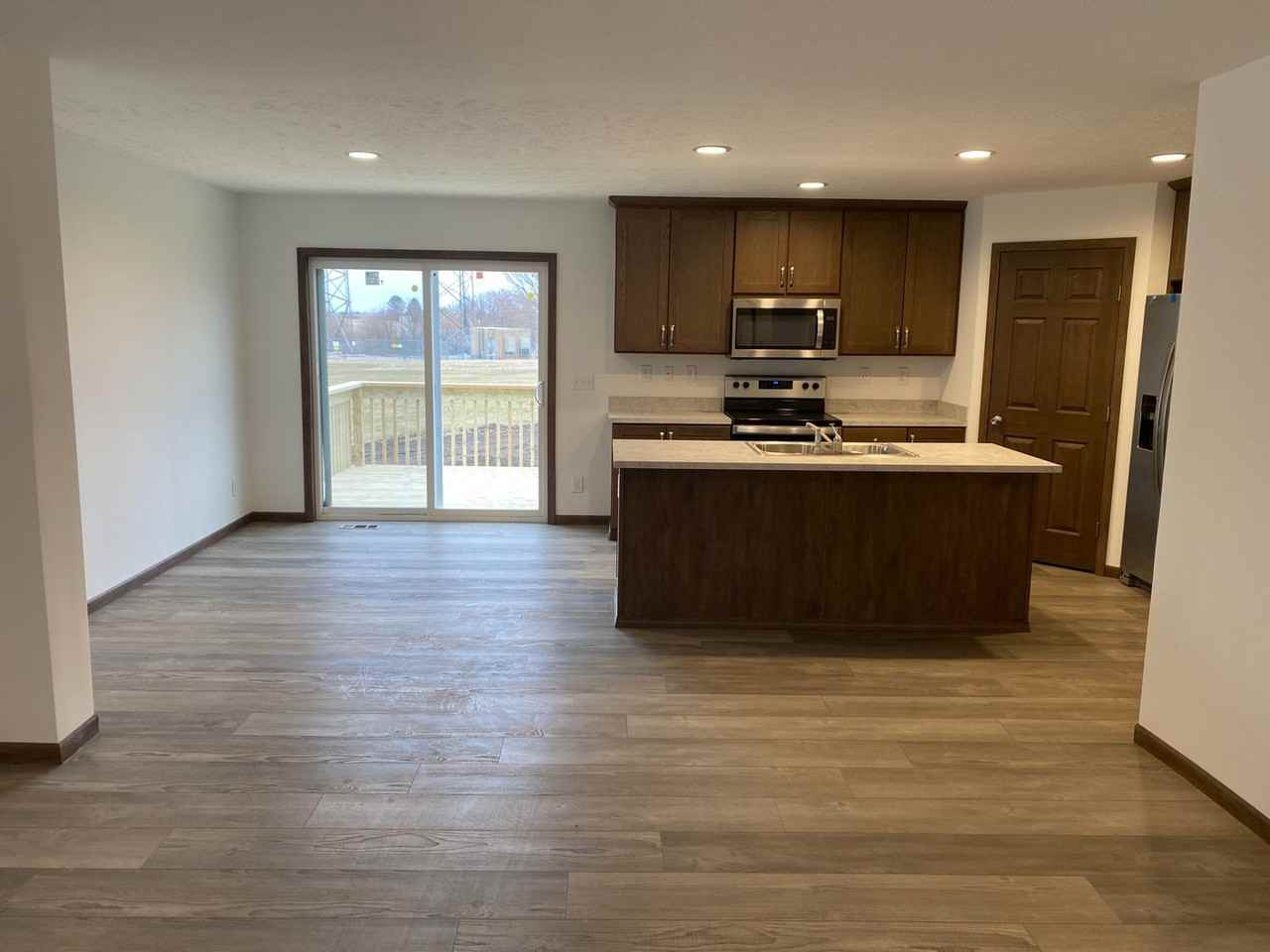 306 S Elm St - Photo 4 of 15