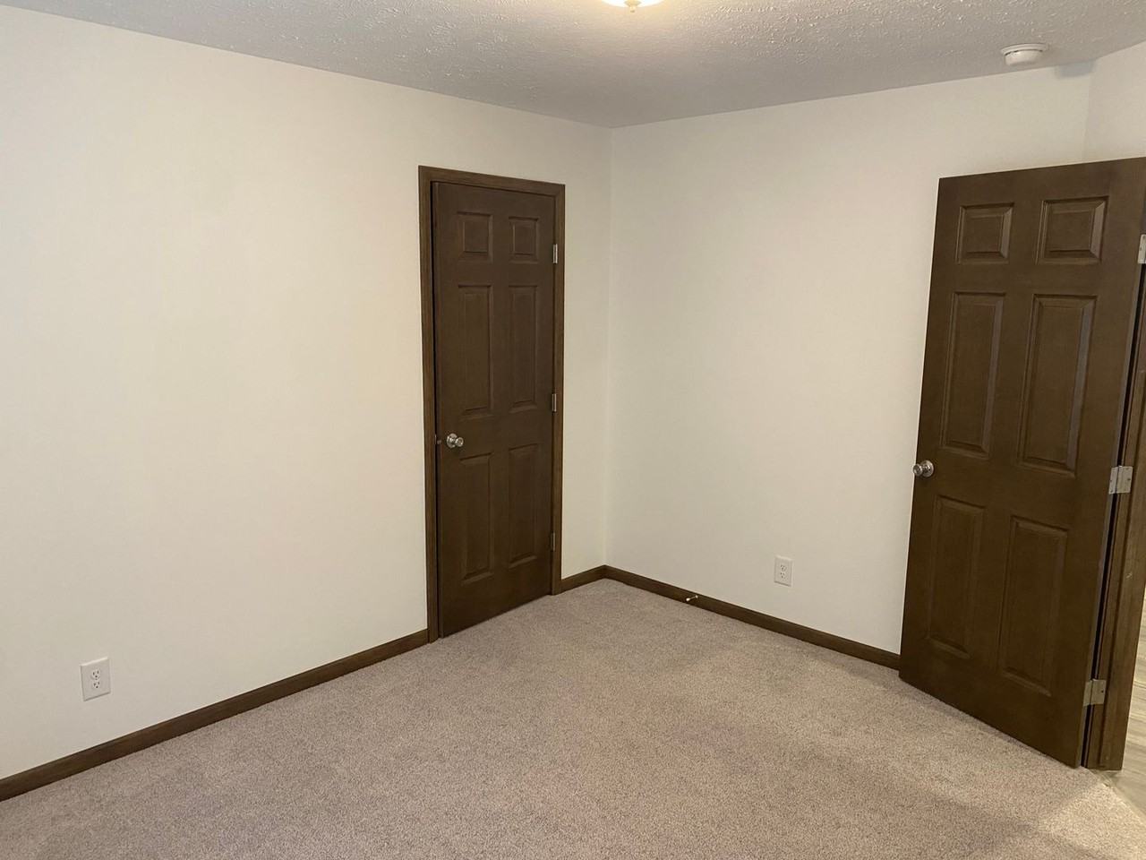 306 S Elm St - Photo 7 of 15