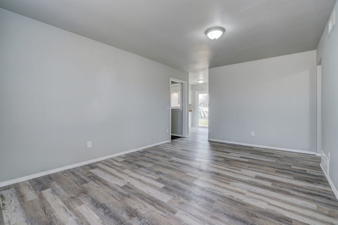 1200 Mcdonald Dr - Photo 4 of 22