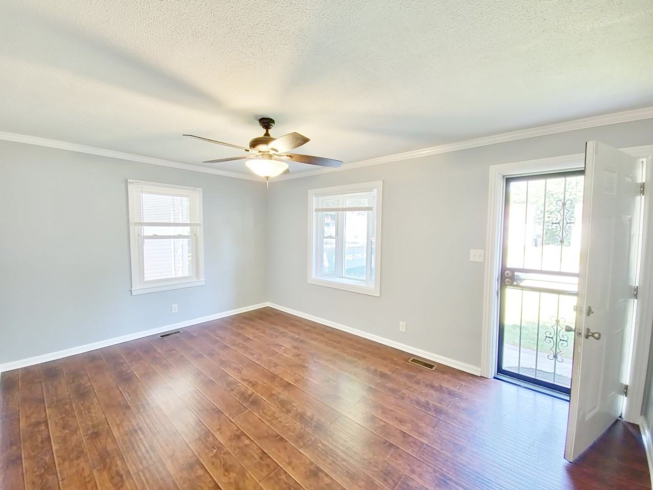 1917 Beech St - Photo 2 of 11