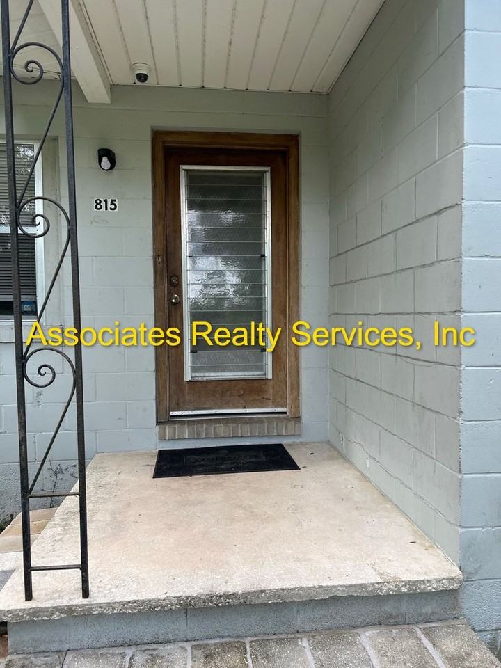 815 Nw 35th Ave - Photo 2 of 20