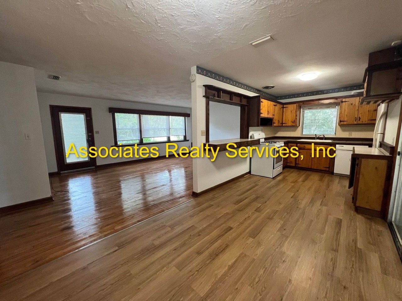 815 Nw 35th Ave - Photo 3 of 20