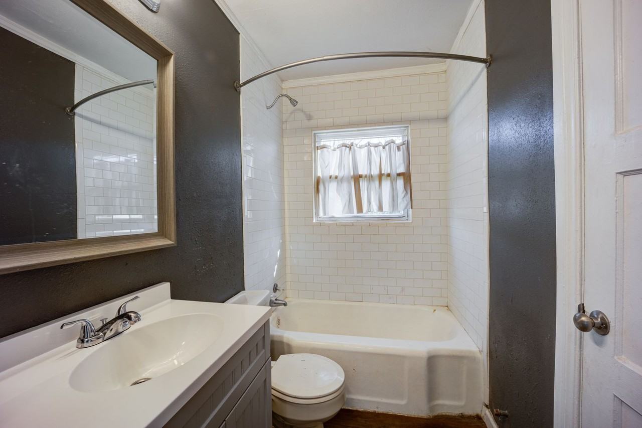 408 N 35th St - Photo 3 of 15