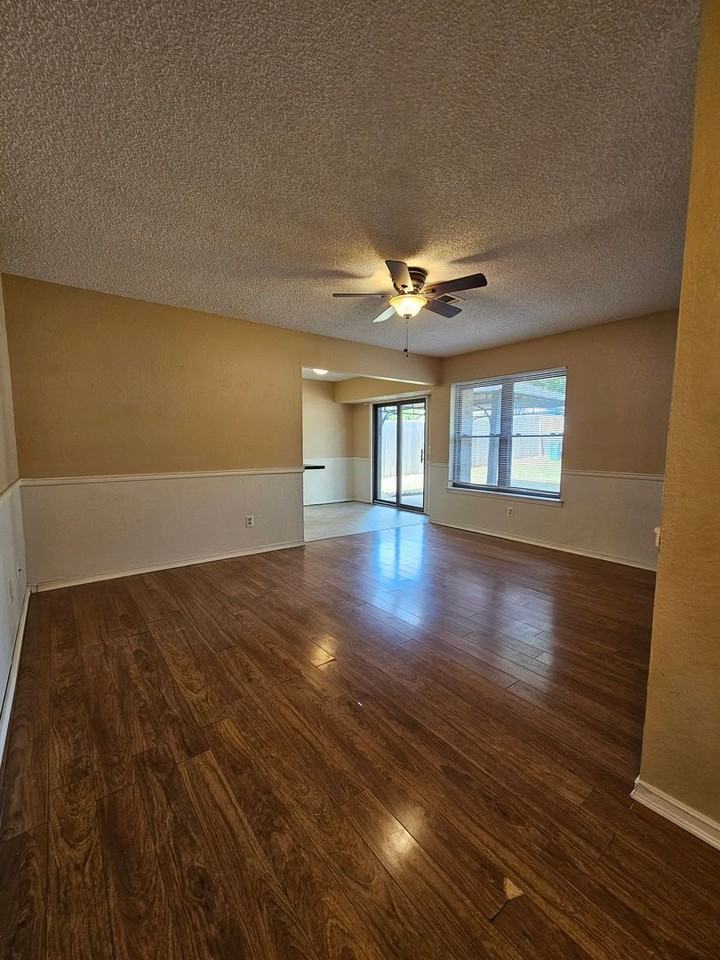 3609 Peregrine Dr - Photo 3 of 20