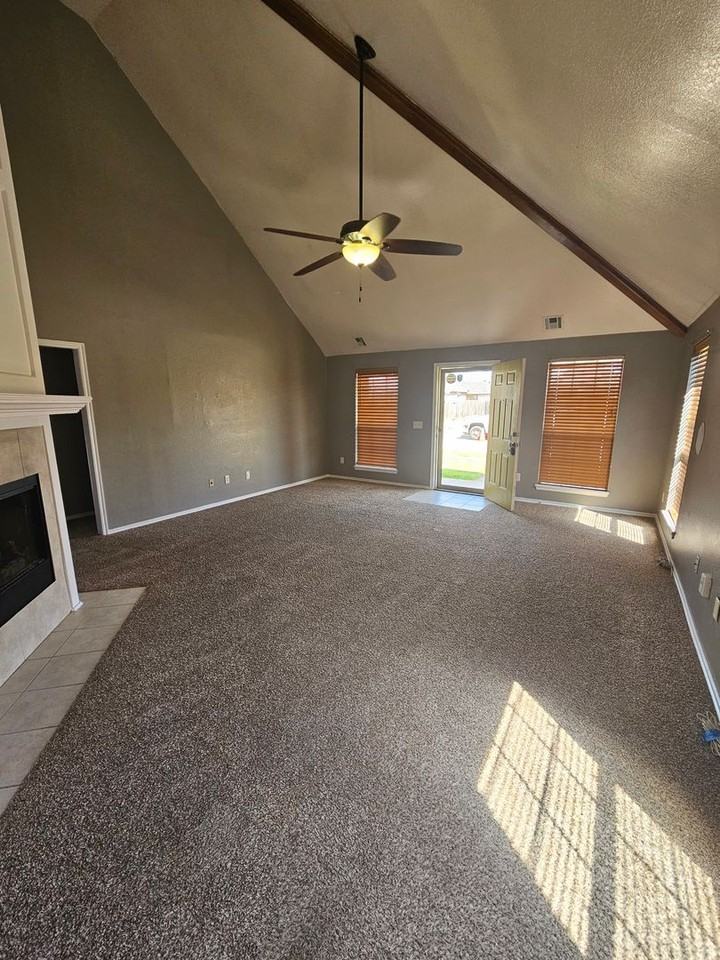 1006 Sw 23rd St - Photo 2 of 28