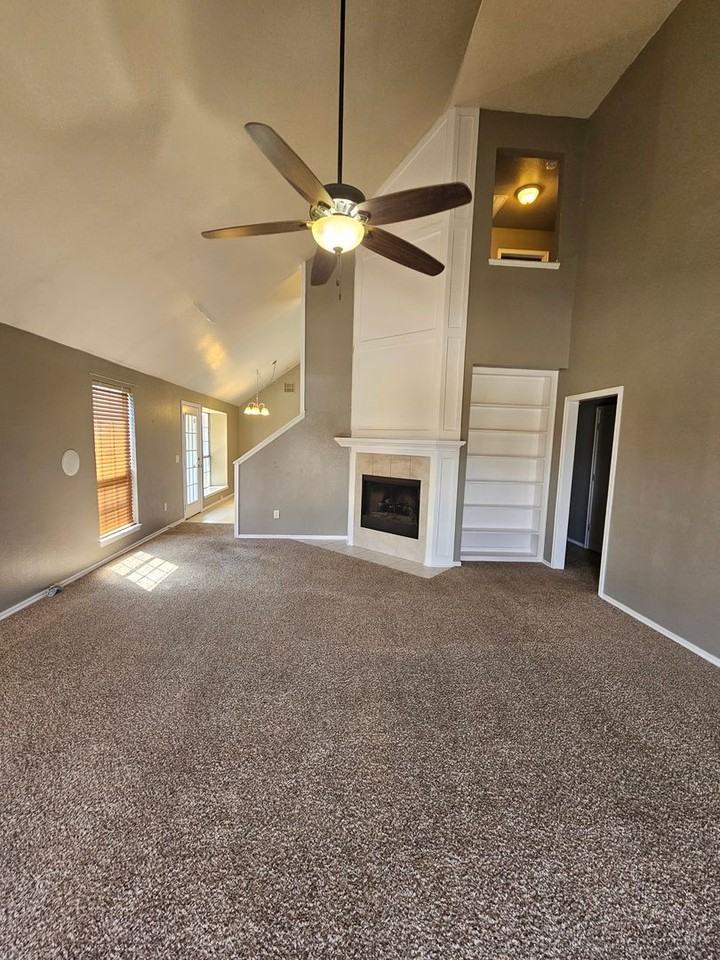 1006 Sw 23rd St - Photo 3 of 28