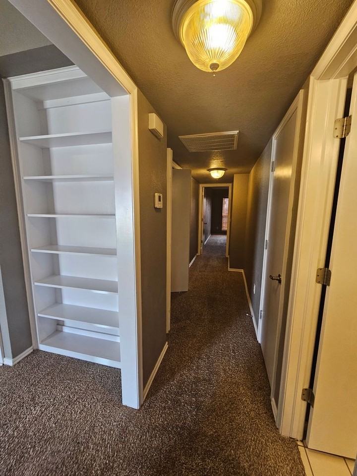 1006 Sw 23rd St - Photo 7 of 28