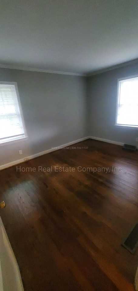 1124 W Academy St - Photo 5 of 9