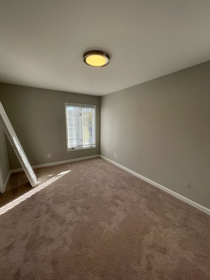 1401 W 1st St #C - Photo 5 of 6