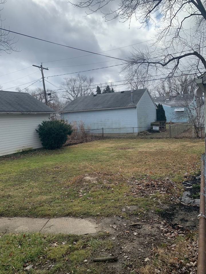 1746 Watkins Dr - Photo 2 of 9