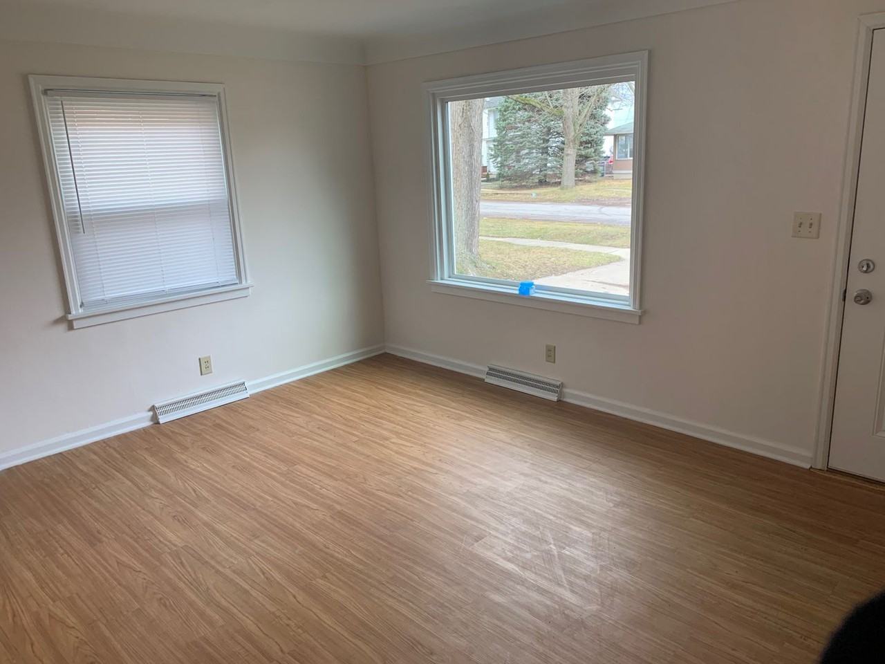 1746 Watkins Dr - Photo 3 of 9