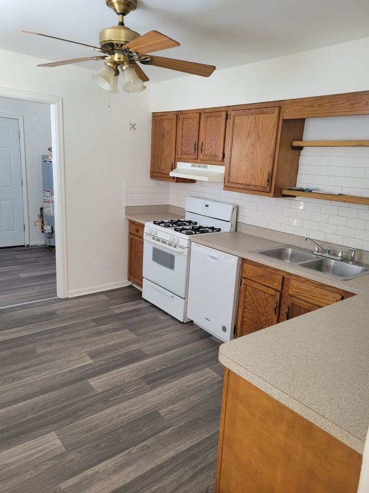 1944 Meadowlark Ave - Photo 2 of 8