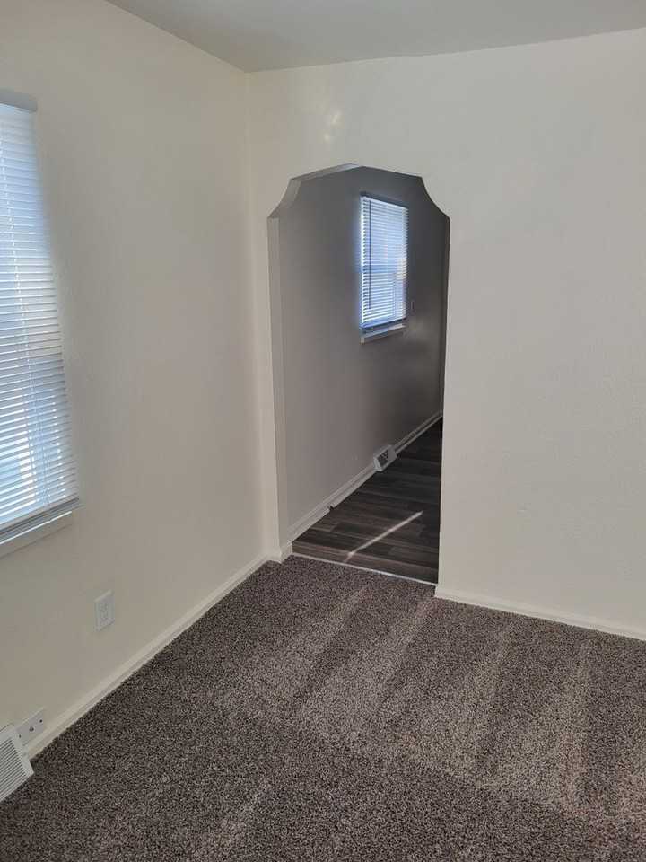 1944 Meadowlark Ave - Photo 3 of 8
