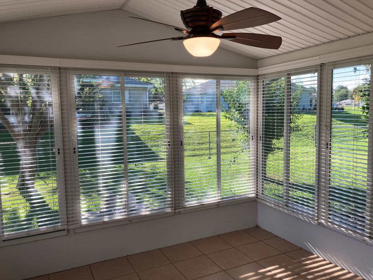 2298 Nw 50th Ave - Photo 5 of 31