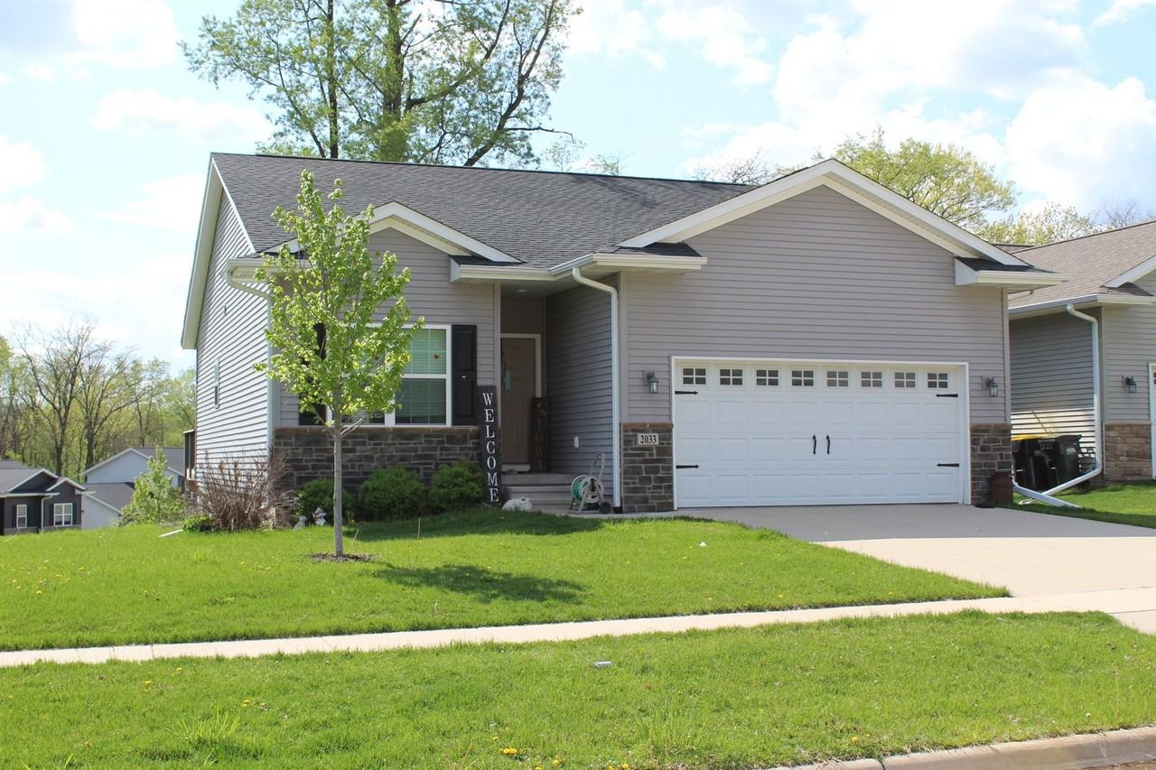 2033 Mackinaw Dr - Photo 2 of 11