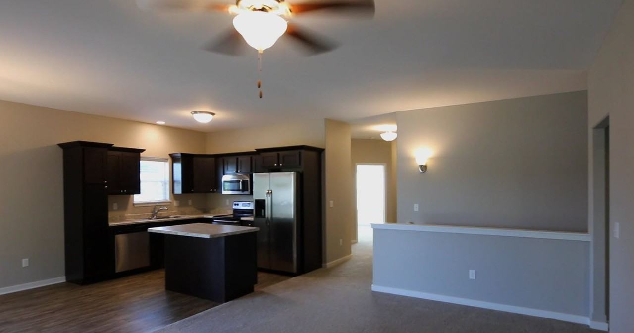 2033 Mackinaw Dr - Photo 3 of 11