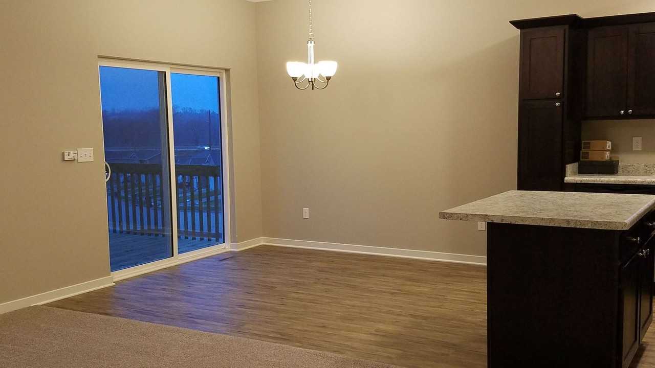 2033 Mackinaw Dr - Photo 7 of 11