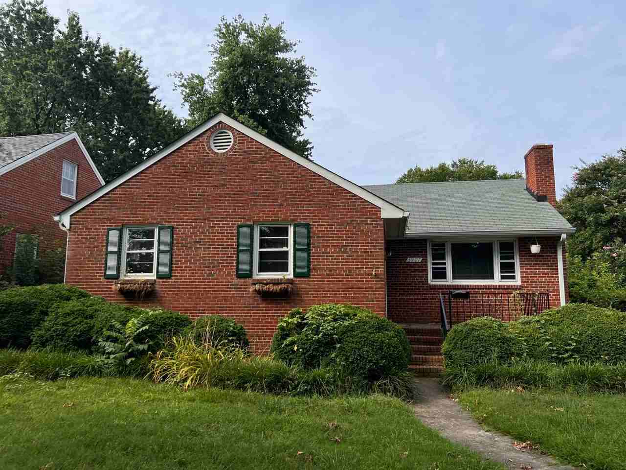 3907 Kensington Ave - Photo 3 of 34