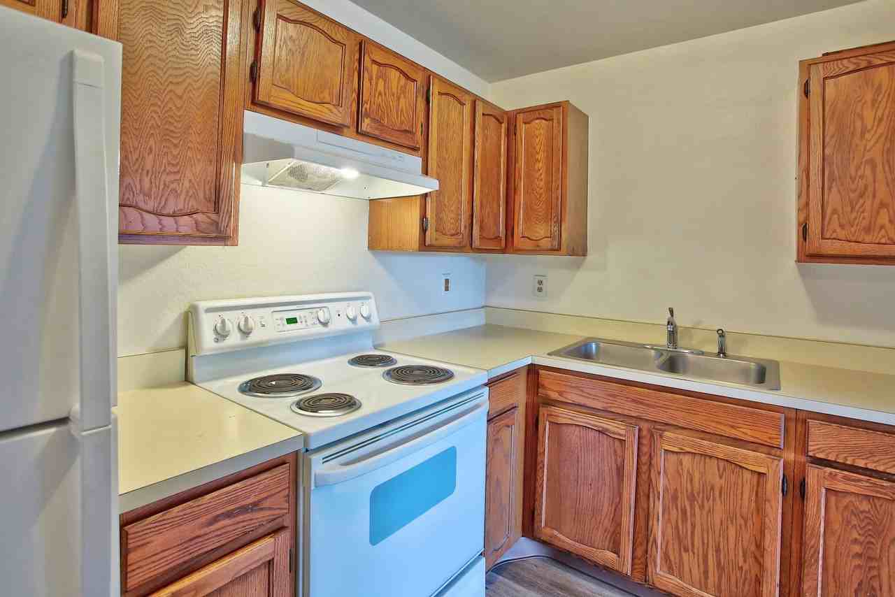 1019 Abbey Ct - Photo 5 of 16