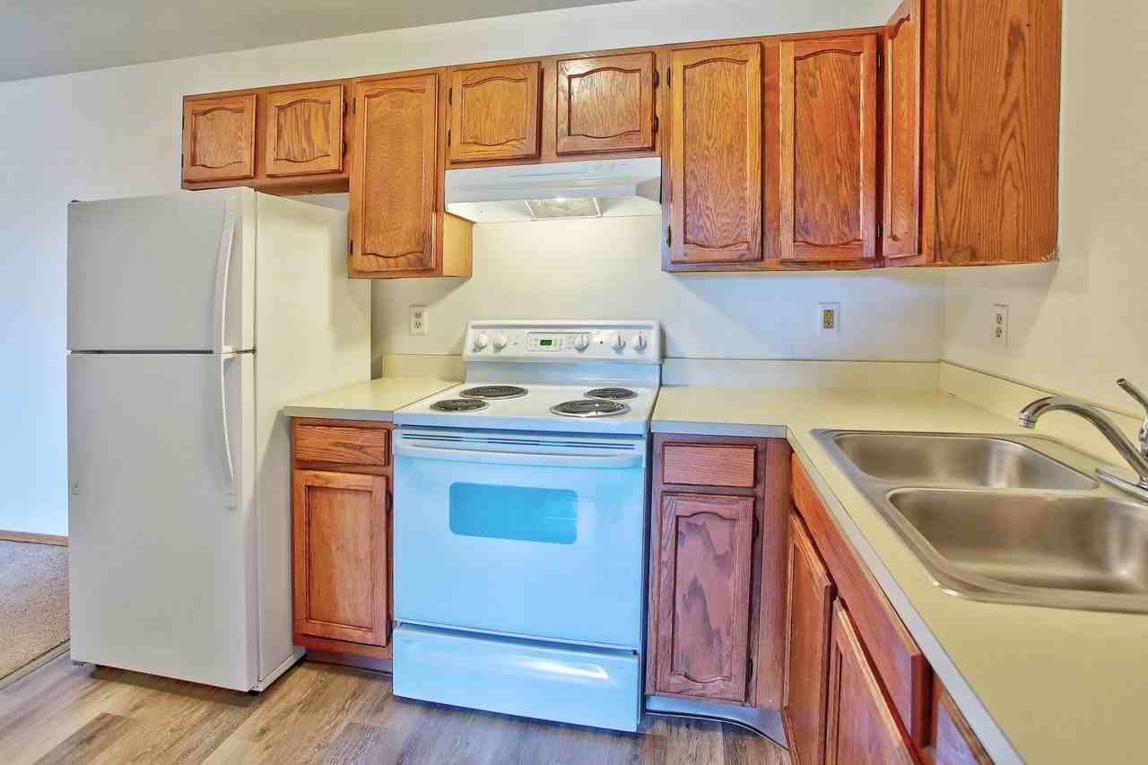 1019 Abbey Ct - Photo 6 of 16