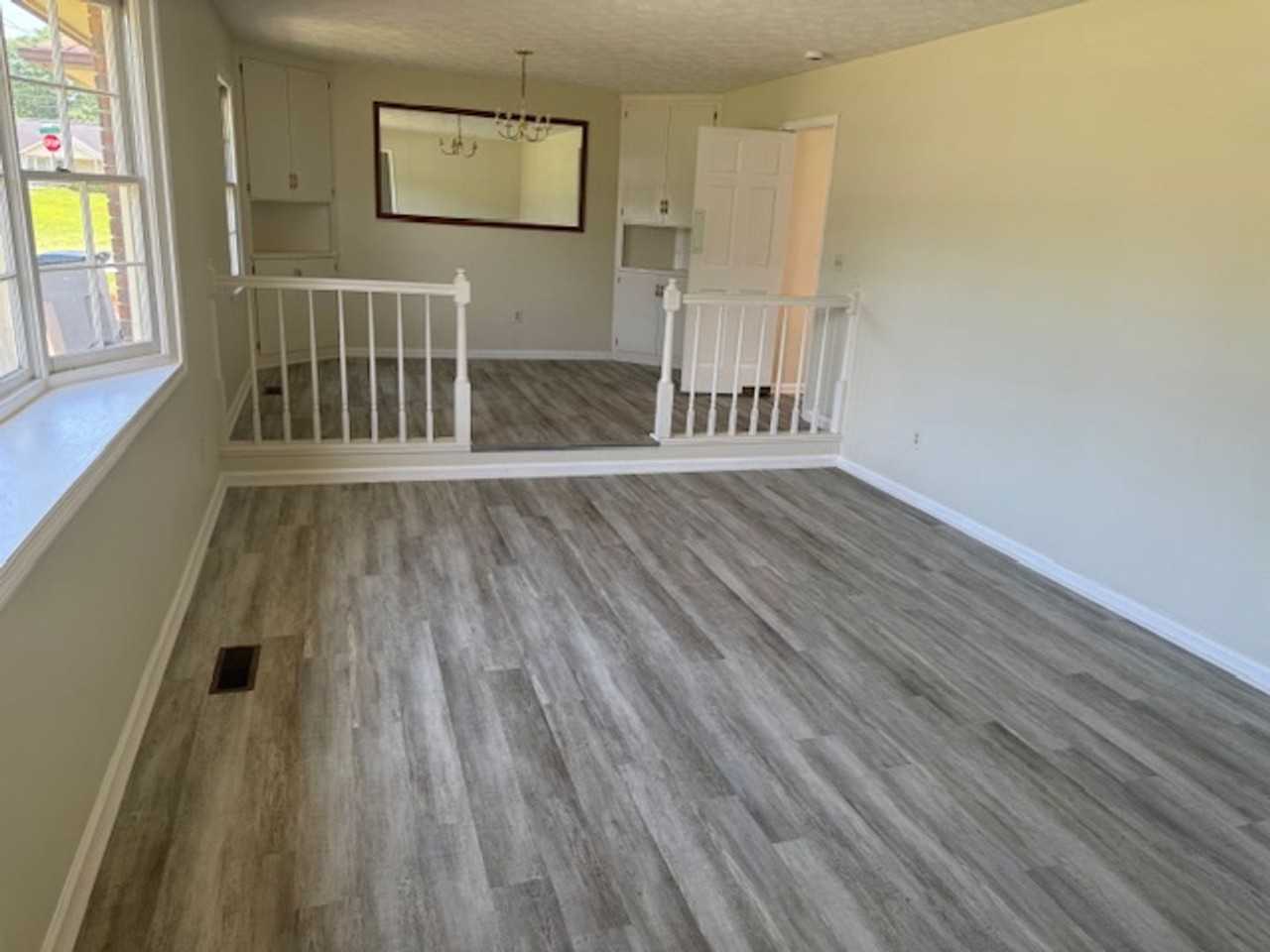 103 W Greenwich Cir - Photo 2 of 9