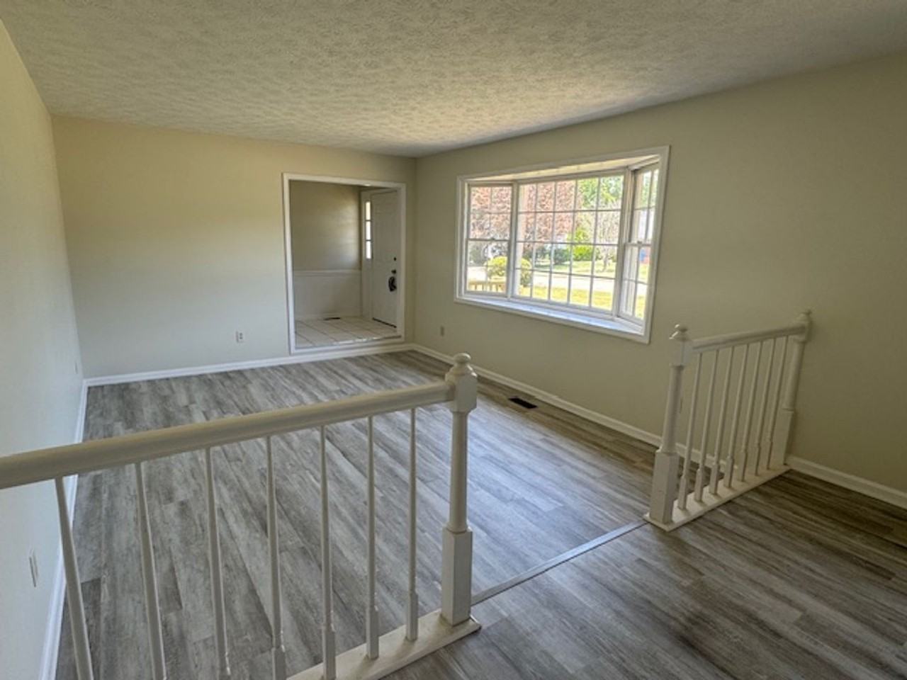 103 W Greenwich Cir - Photo 3 of 9