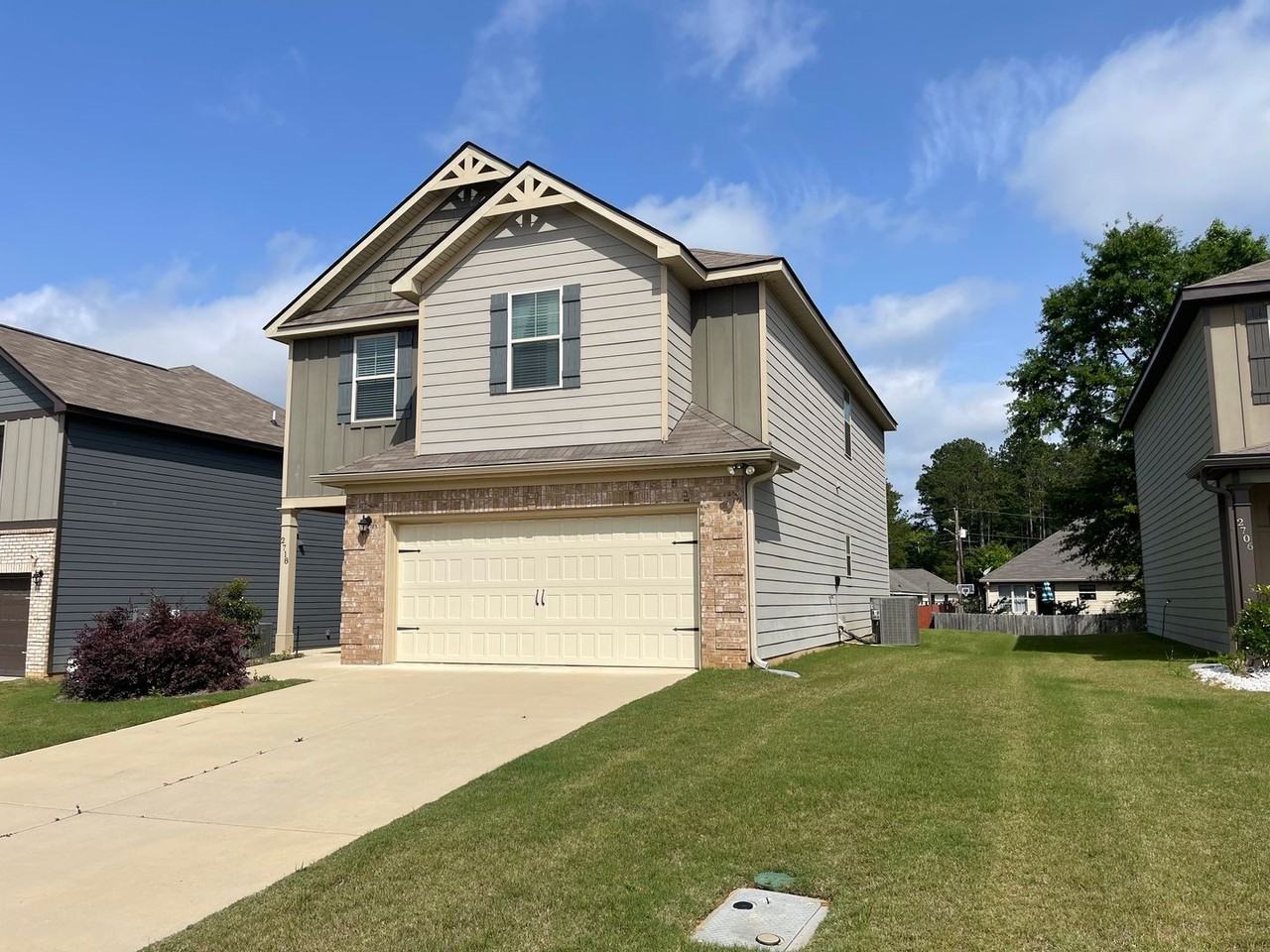 2718 Dunstan Ln - Photo 2 of 15