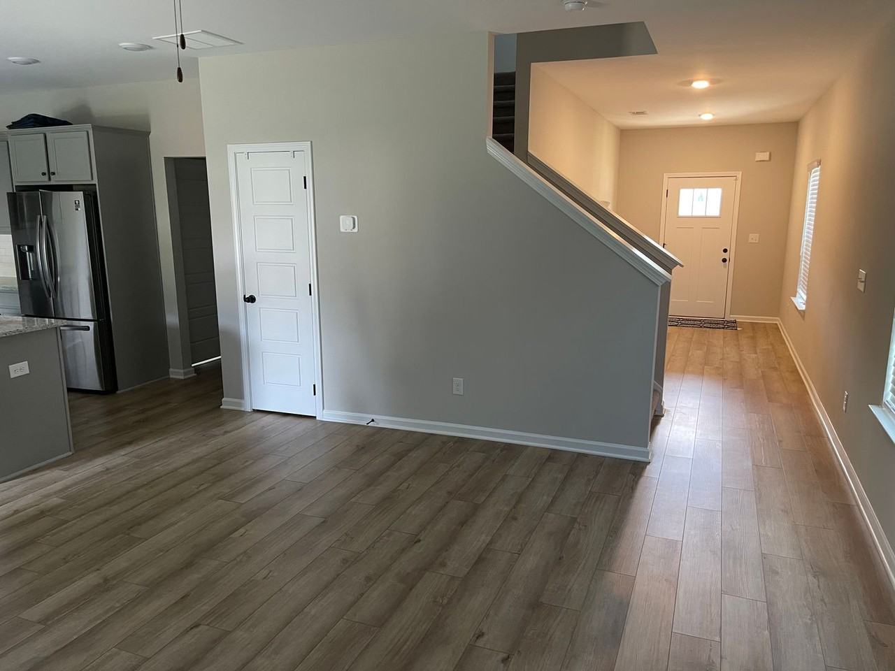 2718 Dunstan Ln - Photo 4 of 15