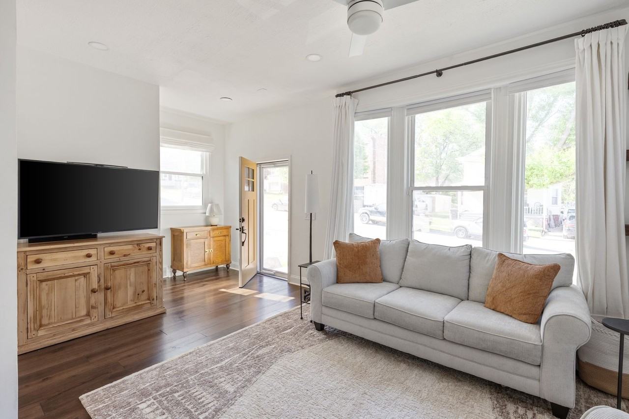 3009 Poppleton Ave - Photo 3 of 32