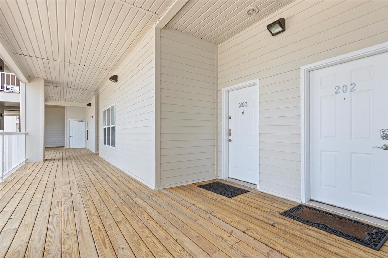 6122 Bay Village Dr #202 - Photo 6 of 36