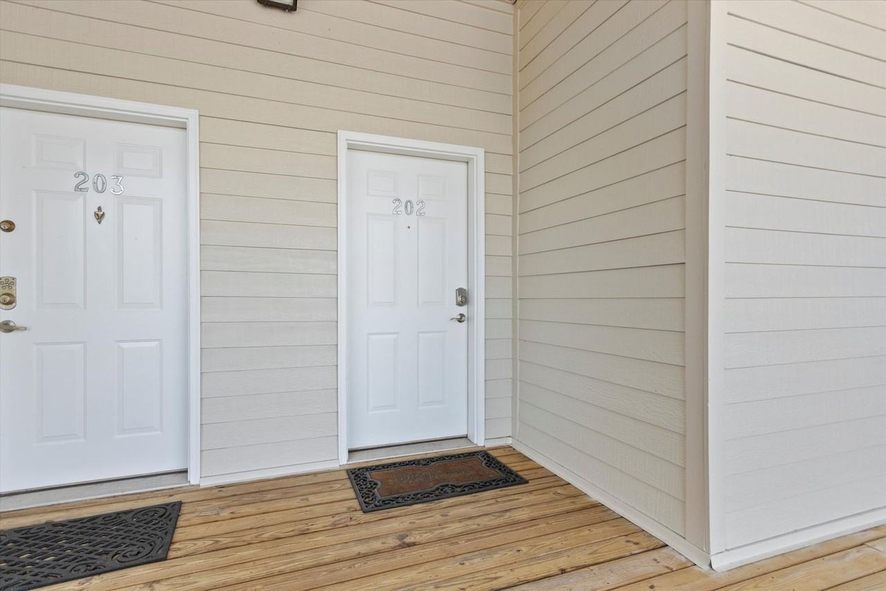 6122 Bay Village Dr #202 - Photo 7 of 36