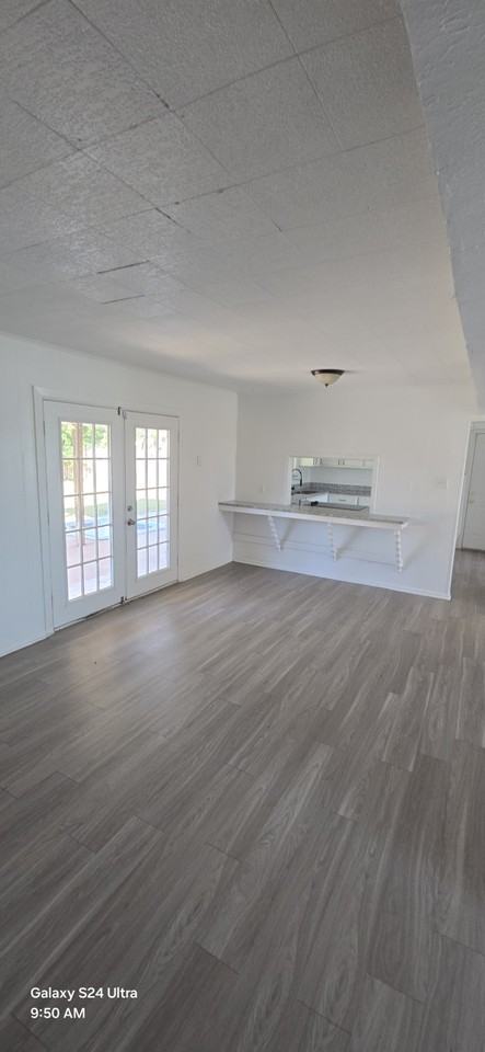 1810 Central Fwy #NA - Photo 4 of 6