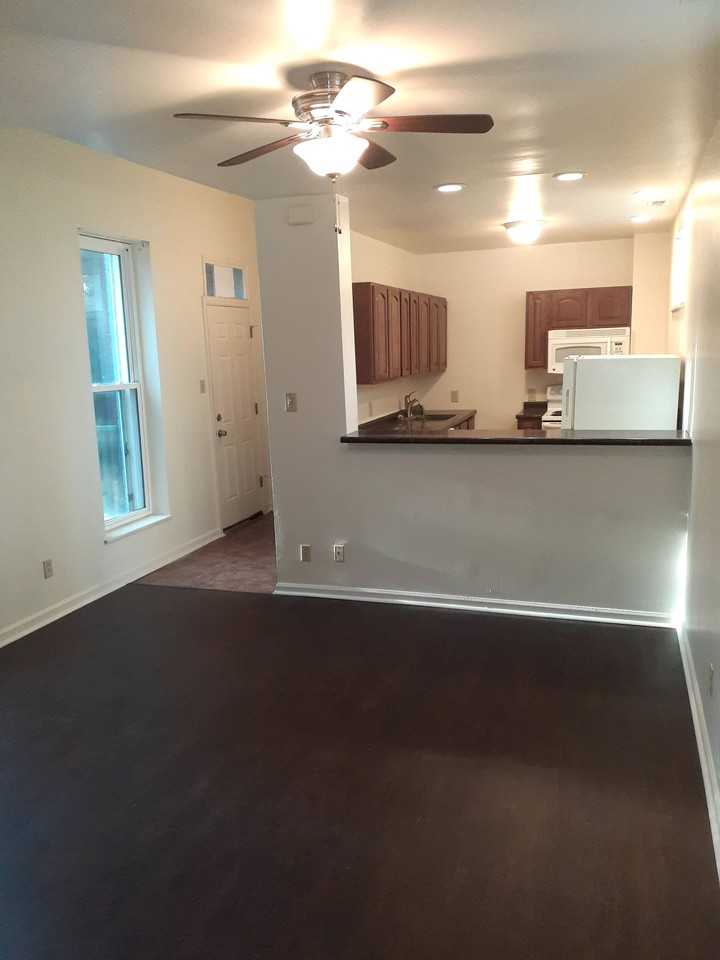 3525 N 19th St #3525 - Photo 3 of 7