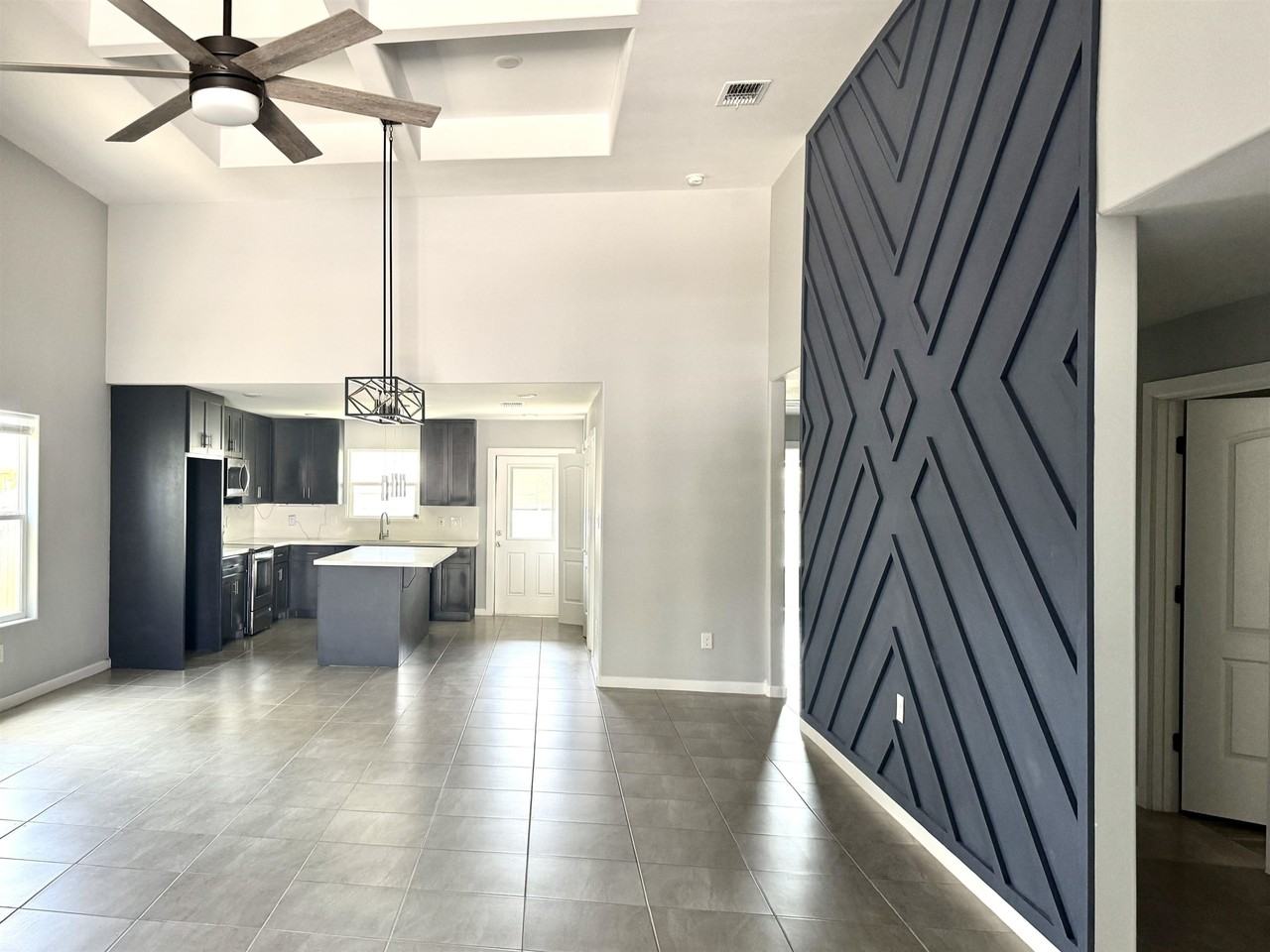 5521 Conroe St - Photo 3 of 32